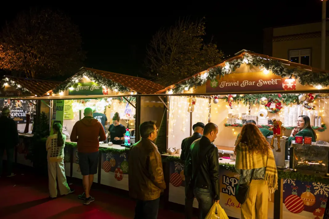 A toda esta oferta de dinamización por la Navidad hay que unir el gran mercadillo que se ha repartido por distintos rincones de la plaza del Cristo