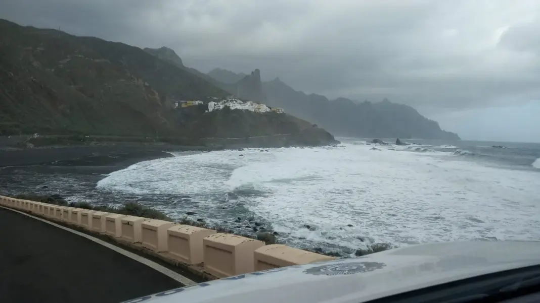Continúa activa la prealerta por fenómenos costeros y mal estado del mar en Canarias