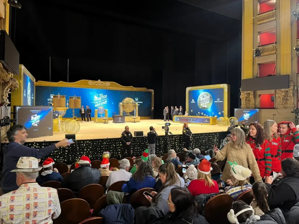 Patio de butacas del Teatro Real durante el sorteo de la Lotería de Navidad