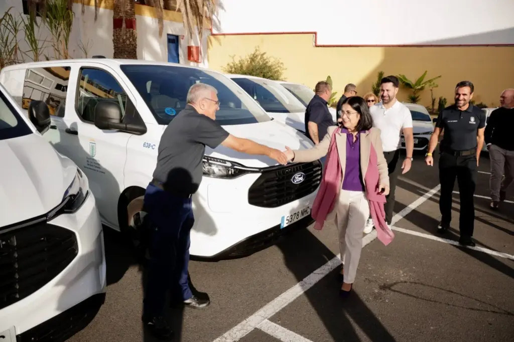 Las Palmas de Gran Canaria renueva su flota de limpieza con 12 nuevos vehículos híbridos y eléctricos