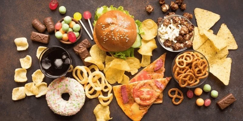 Consumo limita la oferta de ultraprocesados a todos los centros públicos