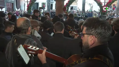 Las rondallas de los divinos llenan de villancicos la Navidad palmera