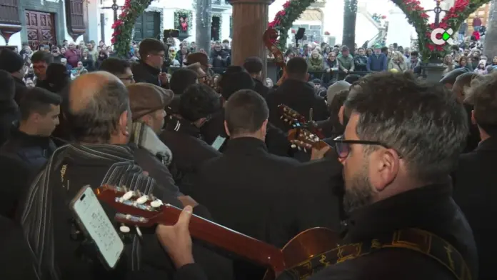 Los Divinos en el atrio del Ayuntamiento de Santa Cruz de La Palma