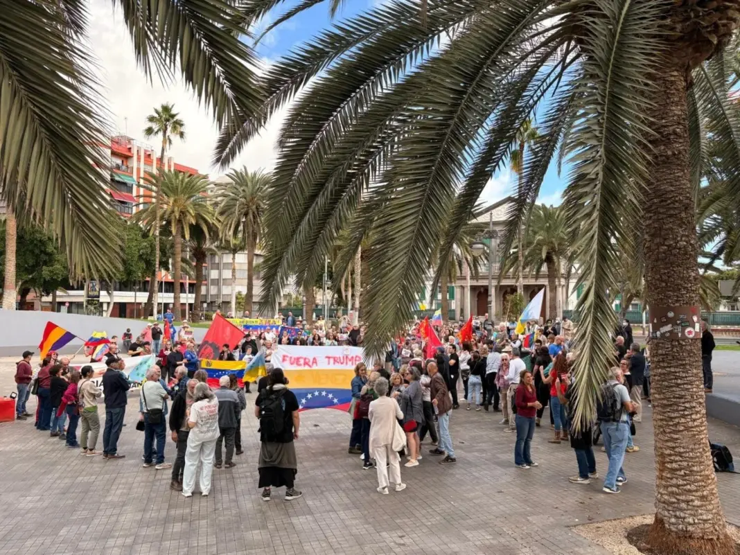 Concentración en Gran Canaria contra la injerencia de EEUU en Venezuela