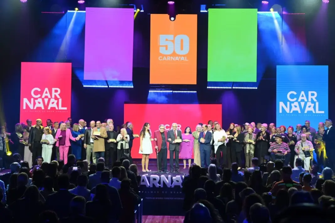 La organización del Carnaval ha deseado reconocer la entrega de quienes han defendido y trabajado para poner en valor esta Fiesta de Interés Turístico Internacional