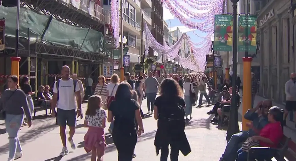 Las rebajas se adelantan y disparan las ventas del comercio