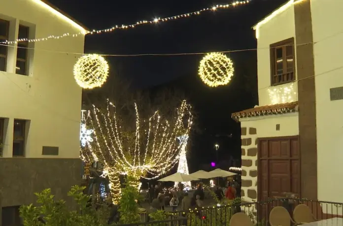 Tejeda mantiene el alumbrado navideño para las fiestas del Almendro que comenzarán el próximo 18 de enero