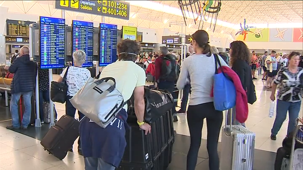 Los aeropuertos canarios registran 4,5 millones de pasajeros en octubre