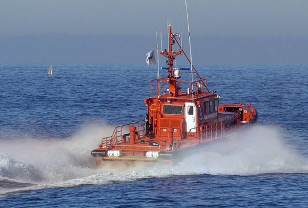 Rescatan a 137 migrantes en aguas cercanas a Canarias, entre ellos un bebé y una mujer embarazadara