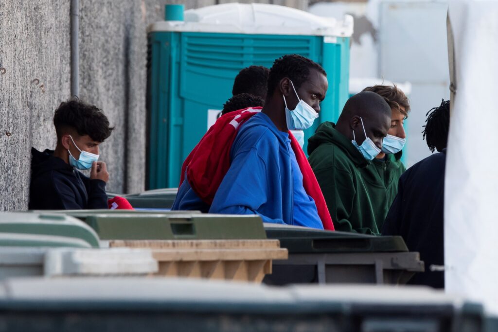 Fernández Marugán: "Canarias ha mejorado su acogida a los migrantes"