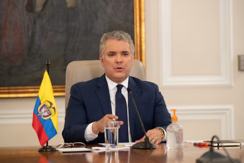 El presidente de Colombia, Iván Duque, escapa ileso de un ataque a tiros contra su helicóptero