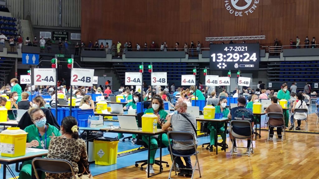 Los mayores de 50 años ya pueden pedir cita previa para recibir la dosis de refuerzo contra la COVID-19