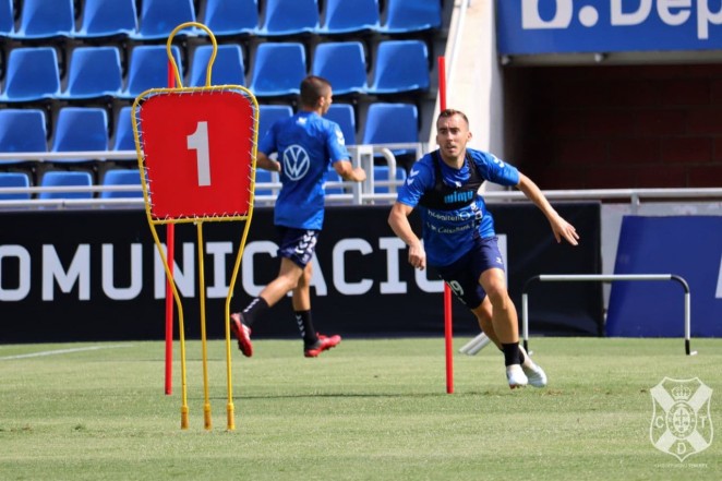 El nuevo refuerzo del CD Tenerife Rubén Díez entrenó  en el Heliodoro Rodríguez López. Foto: CD Tenerife