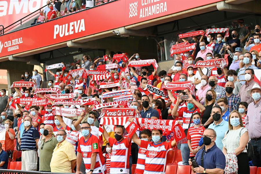 Los estadios de fútbol podrán ocupar el cien por cien del aforo