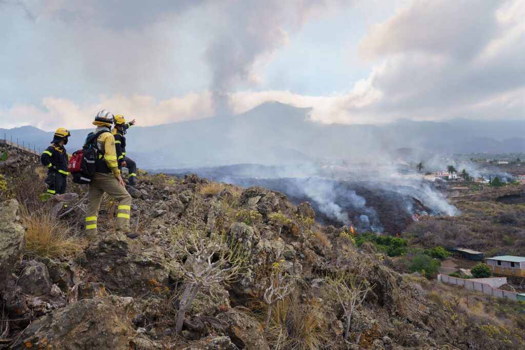 La lava entra en Todoque y su llegada al mar podría tardar más de lo previsto