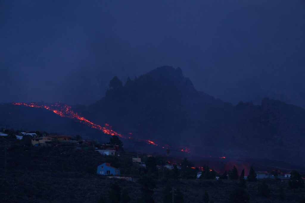 La erupción volcánica emite entre 7.997 y 10.665 toneladas de SO2