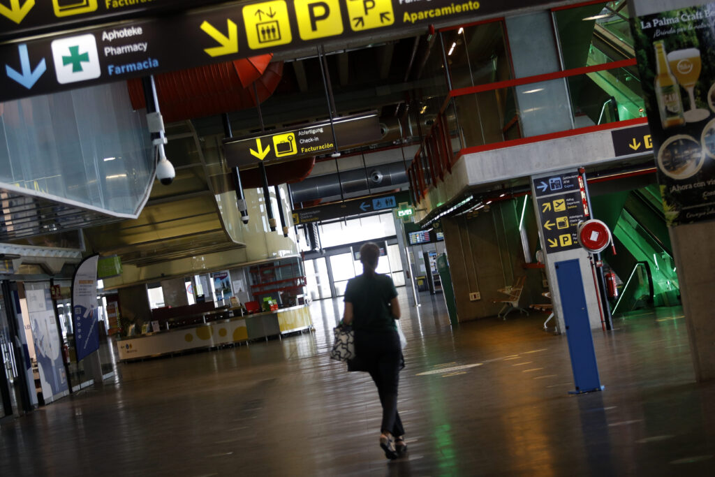 Los aeropuertos canarios operarán 5.900 vuelos en los próximos cinco días