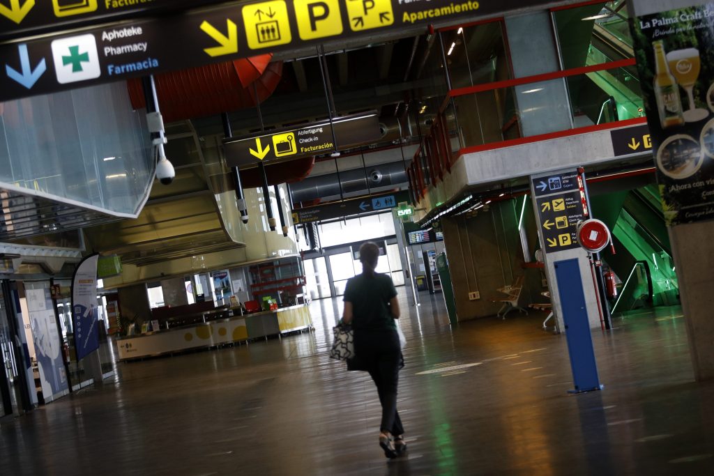 Protocolo para atender turistas. Imagen: Interior del Aeropuerto de La Palma. Kike Rincón / Europa Press
25/9/2021