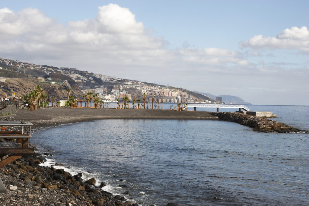 Candelaria reabre todas sus playas al baño