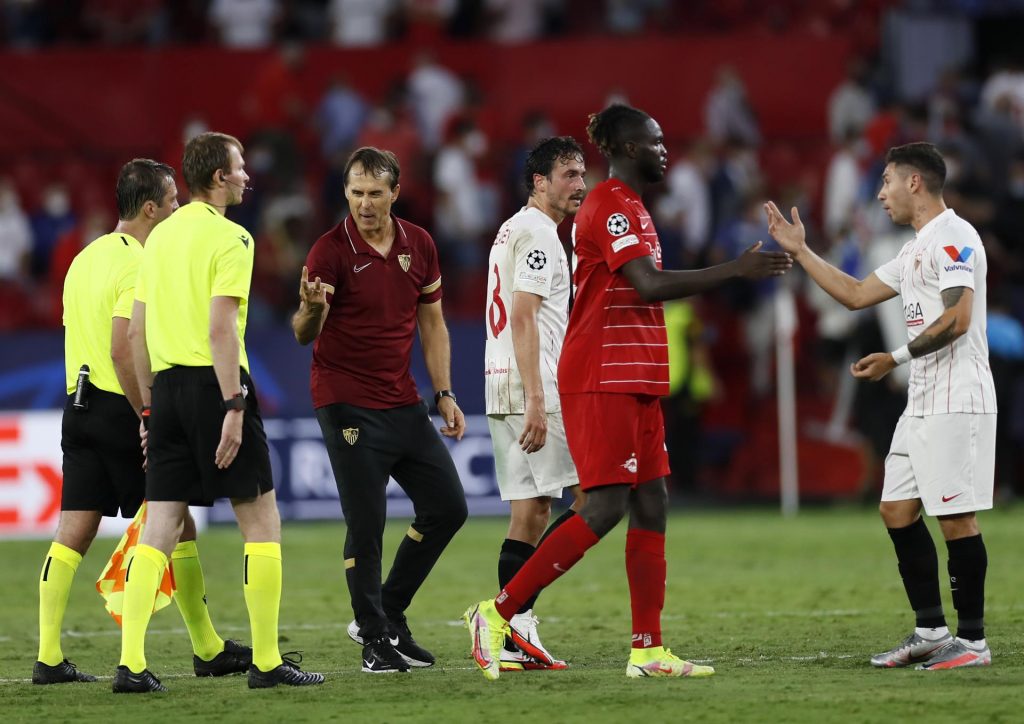 Jugadores del Sevilla y Salzburgo