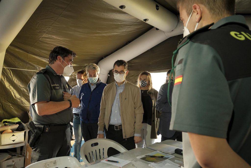 El ministro Bolaños visita el Puesto de Mando en La Palma