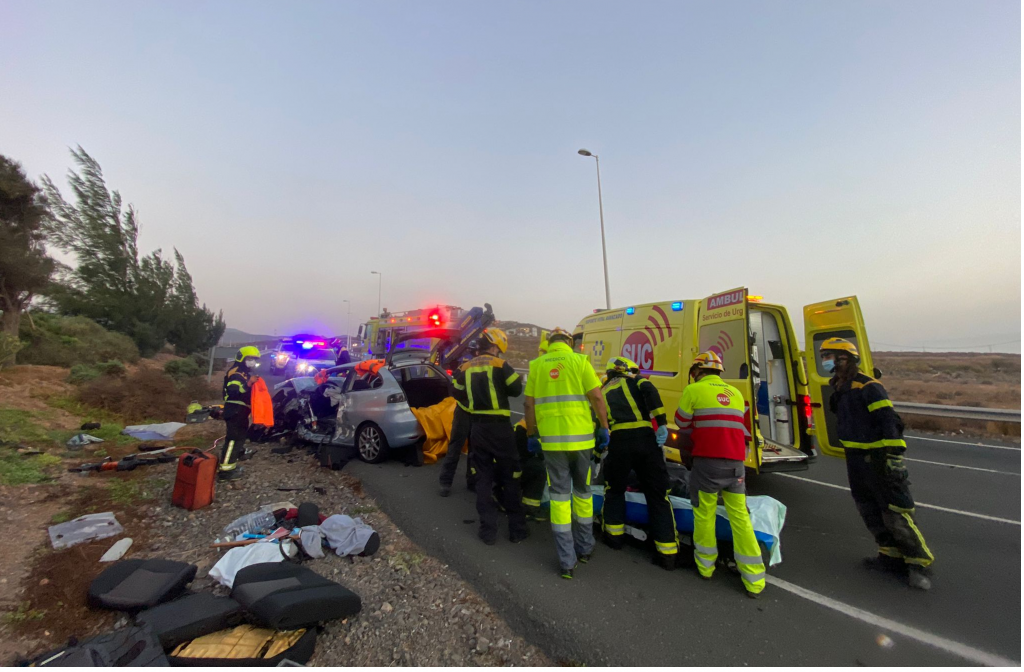 Aparatoso accidente frontal e la subida del Carrizal, en Gran Canaria