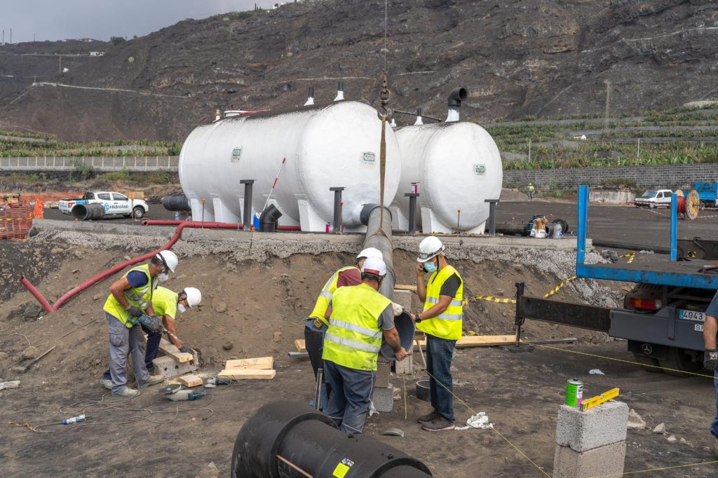 Gases de origen volcánico provocan fallos en las desaladoras de Puerto Naos