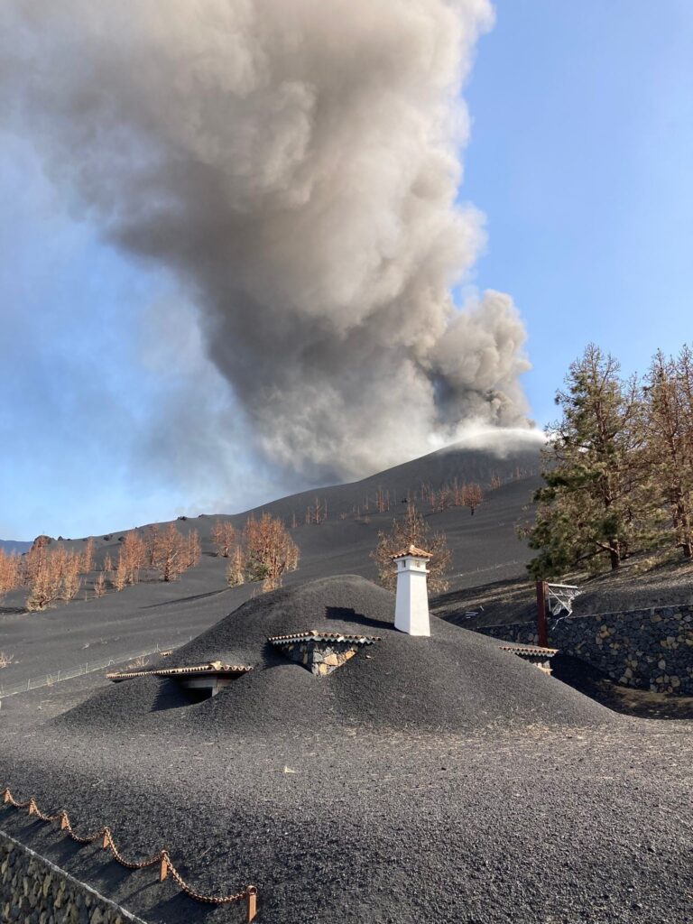 Tratan de recuperar las piezas arqueológicas sepultadas por el volcán