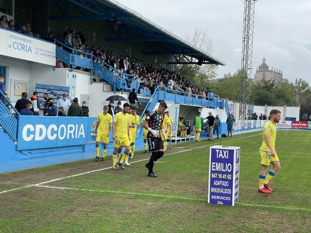 Las Palmas Atlético no pudo frenar el vendaval inicial del Coria (3-1) 