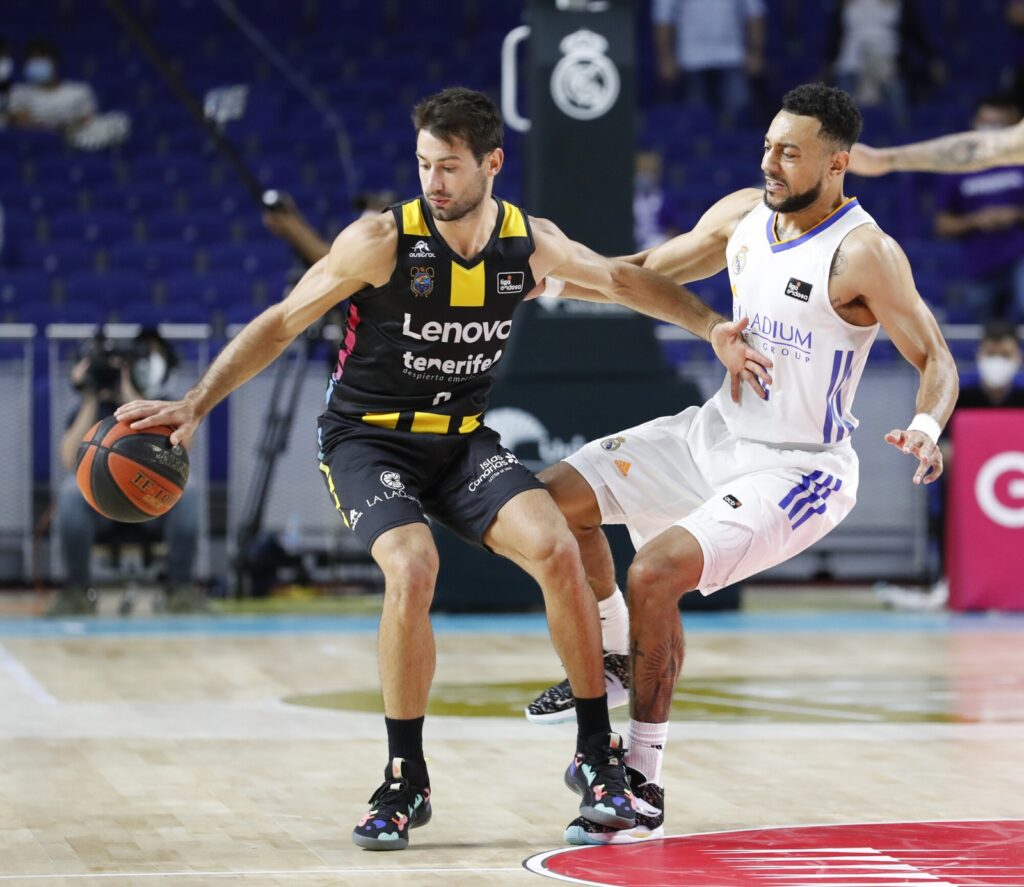 El Real Madrid exhibe poderío interior ante el Lenovo Tenerife (86-77) 