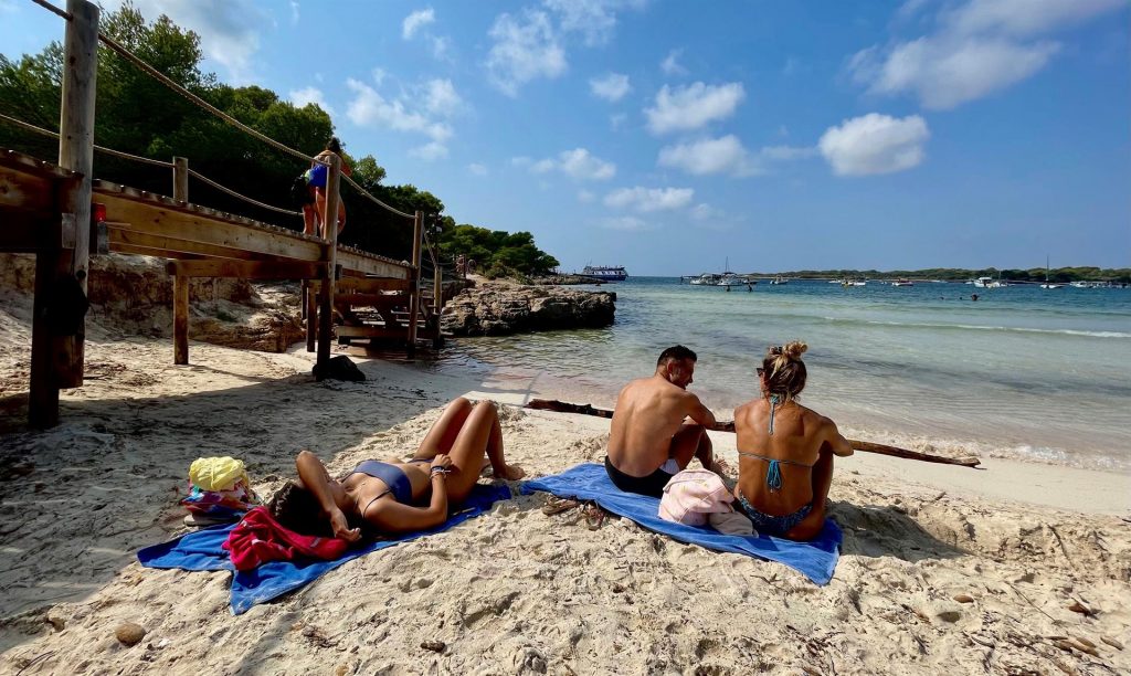 Baleares suprime los límites de aforo en la restauración