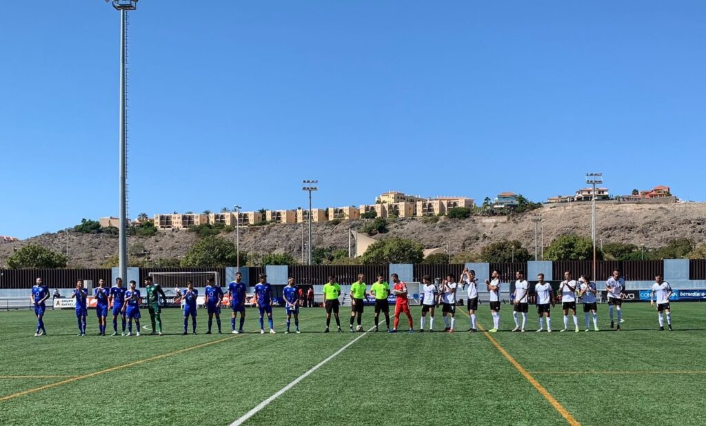 Dos graves errores del San Fernando le cuestan la derrota con el Mérida (0-1) 