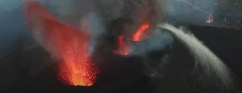 La lava de las dos nuevas bocas avanza hacia la colada inicial