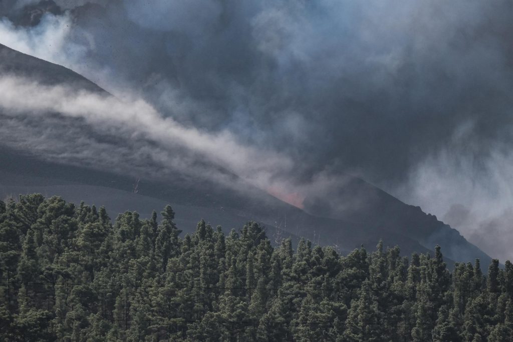 El volcán sube el índice de explosividad por emisión de piroclastos