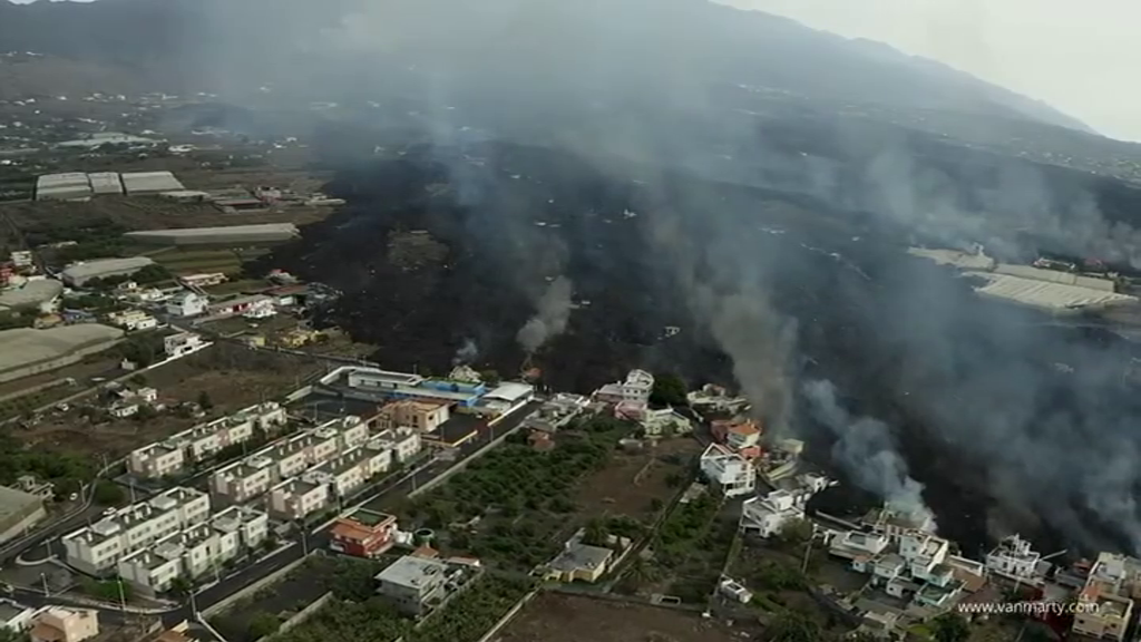 Las dos coladas se juntan en La Laguna y en principio se alejarían