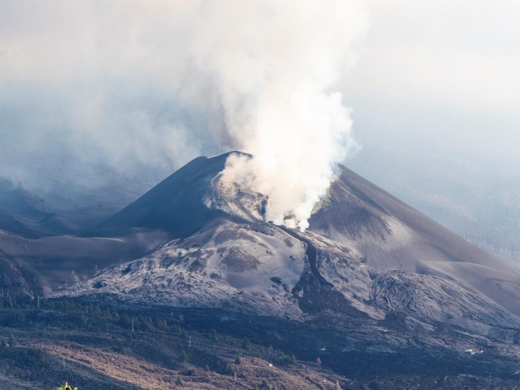 Una de las coladas se ensancha cerca de la montaña de La Laguna