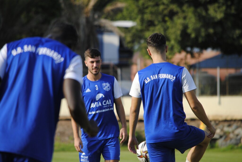 La UD San Fernando intentará sorprender al Ceuta en el estadio Alfonso Murube 