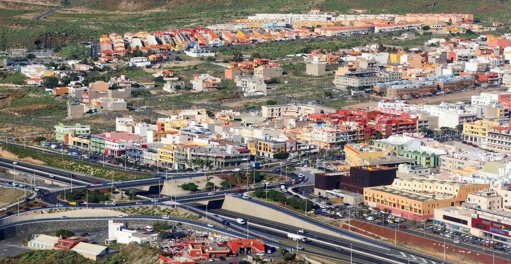 Detenido por robar en 15 coches tras romper los cristales de una pedrada