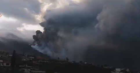 Detectan una leve deformación del terreno cerca del cono del volcán