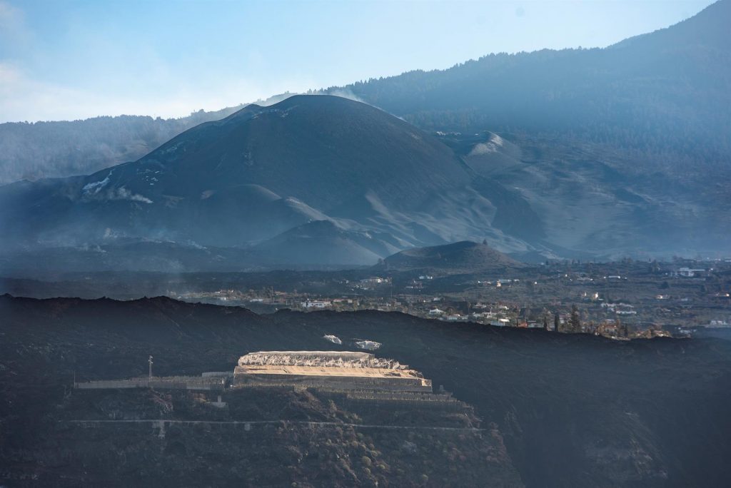 Comienza la reconstrucción del sistema eléctrico en La Palma