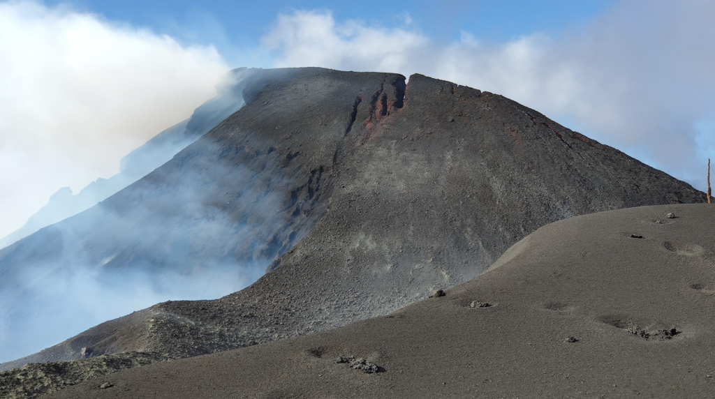 La lava de las nuevas fisuras afecta a nueva superficie de viviendas