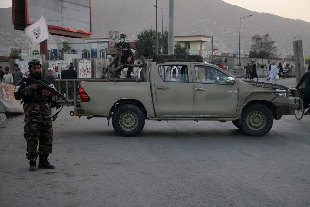 Decenas de mujeres protestan en Kabul contra las medidas "discriminatorias" aprobadas por los talibán