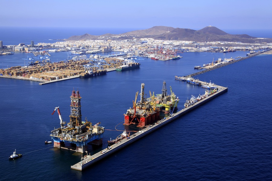 El Puerto de La Luz y de Las Palmas se abre por mar en una visita en barco