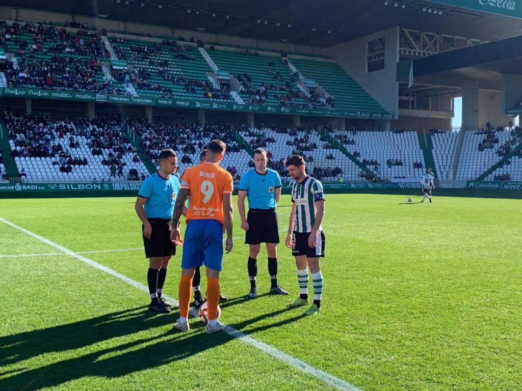 El Córdoba se marchó al descanso habiendo goleado ya con tres tantos al Panadería Pulido, que aun encajó uno más al regresar de vestuarios