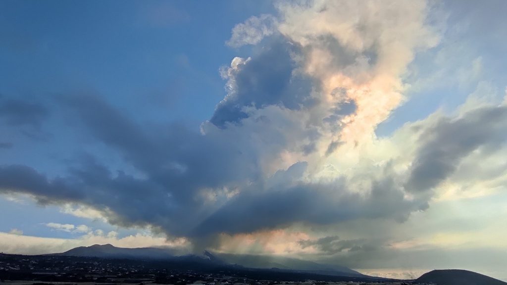 Confinados por mala calidad del aire en Los Llanos, El Paso y Tazacorte