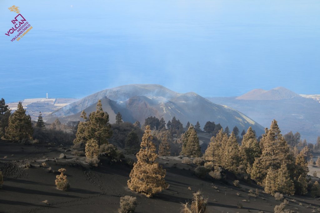 La erupción "está detenida" pero hay que esperar ocho días, según el IGN