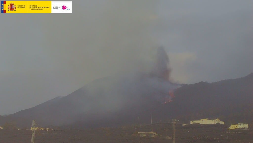 Una nueva colada desciende por el sur del volcán de La Palma