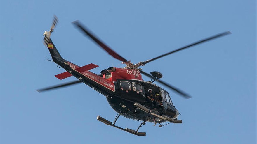 Un helicóptero rescata a una mujer que cayó al mar en Fuerteventura