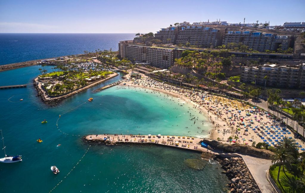 Muere un pescador al caer al mar en la playa de Anfi del Mar (Mogán)