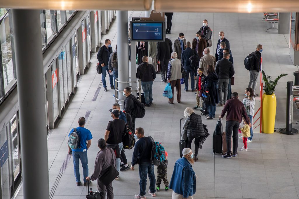 Francia incluye a viajeros no vacunados de EEUU en la "lista roja" con cuarentena obligatoria